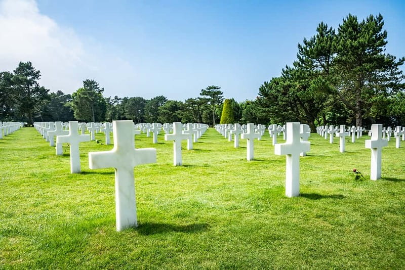 Guided Tour of the Landing Sites and the Memorial of Caen - Omaha Beach, where the scale becomes clear