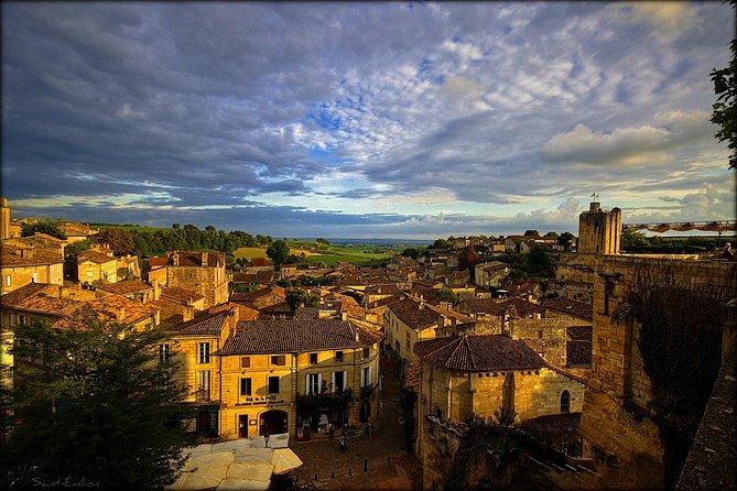 Half-day private tour in Saint-Emilion in a sidecar - Leaving Bordeaux for Libourne and Pomerol