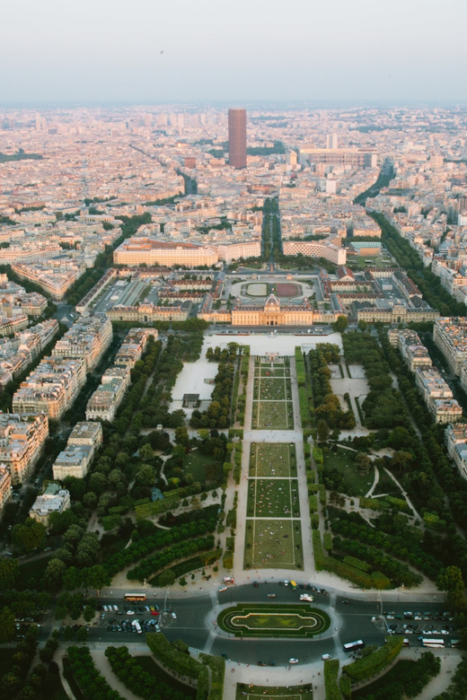 Highlights of Paris Bike Tour in English or Dutch - What the Guide Adds to the Ride