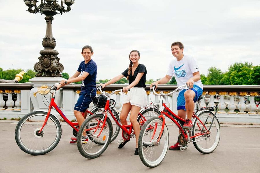 Highlights of Paris Bike Tour in English or Dutch - Group Comfort, Cycling Ability, and Family Fit