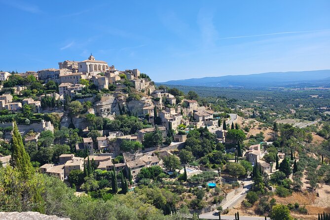 Highlights of Provence in one day - Gordes, the classic Luberon viewpoint