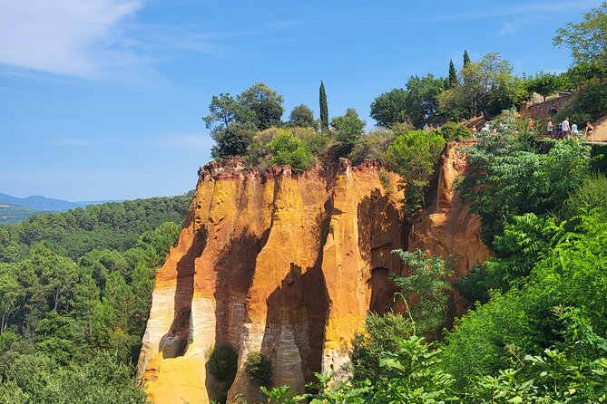 Highlights of Provence in one day - Les Baux and its rocky medieval setting