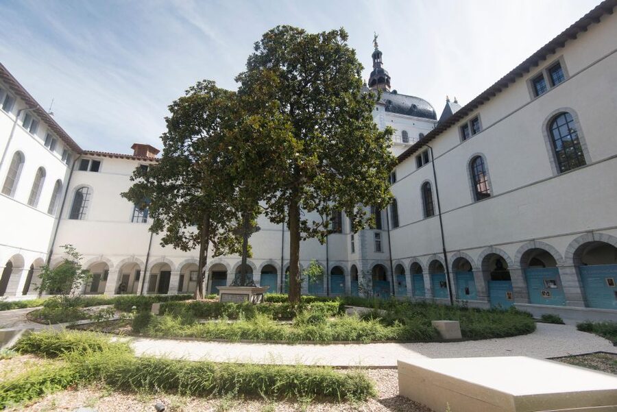 Historical and naughty tour of Lyon in french - Key points to know before booking
