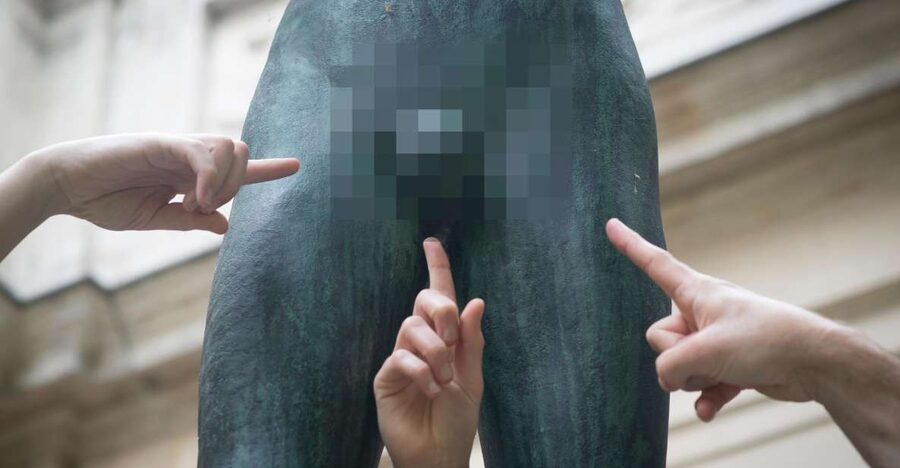 Historical and naughty tour of Lyon in french - Erotic literature performed in the streets of Lyon