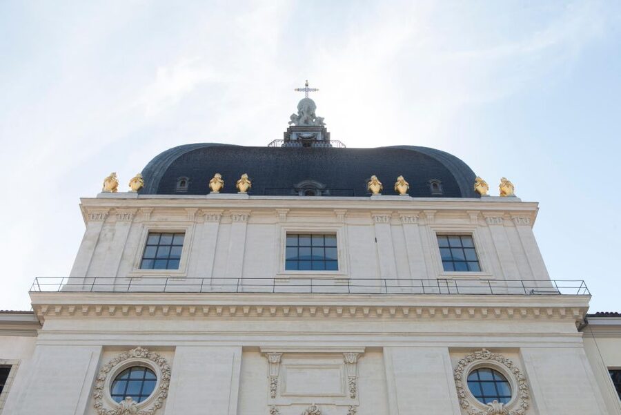 Historical and naughty tour of Lyon in french - Courtyards and old buildings along the peninsula