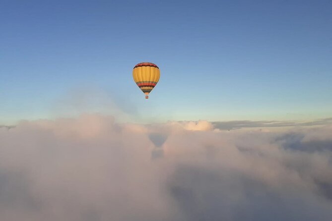 Hot air ballooning: Chambord, Blois, Chenonceau, Cheverny or Chaumont - The landing, toast, and return ride