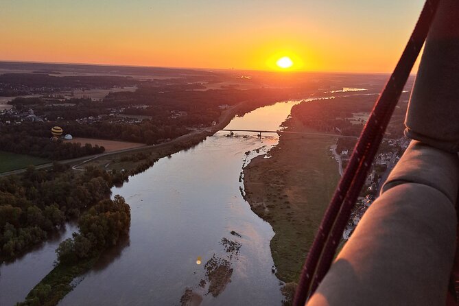 Hot air ballooning: Chambord, Blois, Chenonceau, Cheverny or Chaumont - Who will enjoy this most