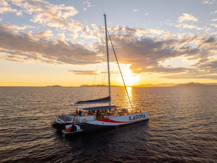 Hyères : Sunset Catamaran Cruise to Giens Peninsula - The 7:30 PM cruise toward La Badine Beach