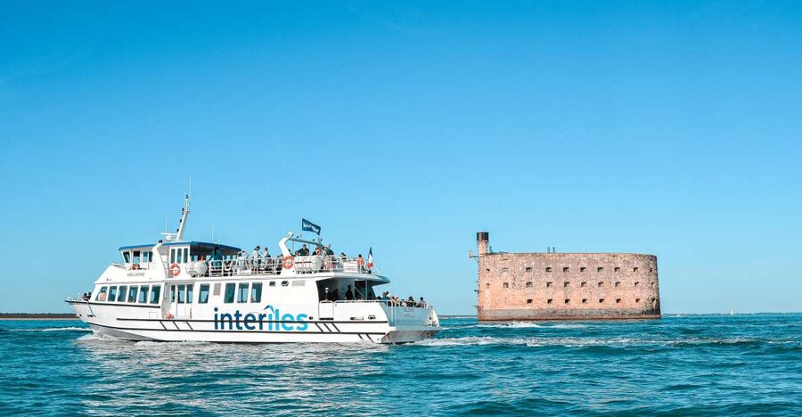 La Rochelle: Boat trip to Fort Boyard (2h00) - Leaving La Rochelle beside the two historic towers