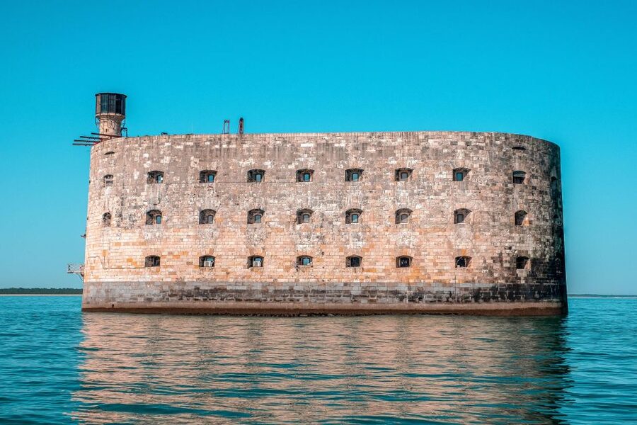 La Rochelle: Boat trip to Fort Boyard (2h00) - Seeing Île de Ré and Île d’Oléron from offshore