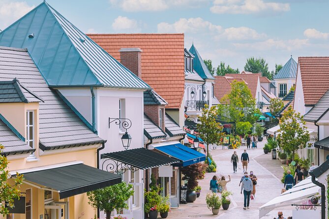 La Vallee Village Shopping Outlet by Luxury Transport from Paris - Reliability, meeting points, and what can go wrong