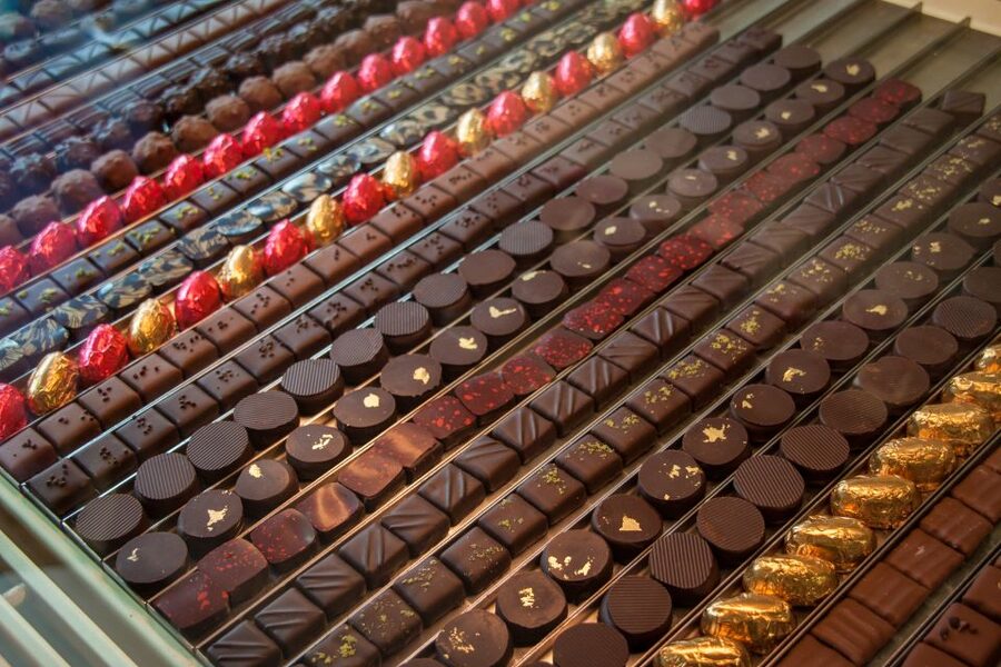 Le Marais: Pastry and Chocolate Food Tour - Pastry shops and the craft of French sweets