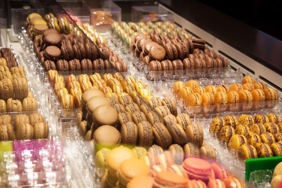 Le Marais: Pastry and Chocolate Food Tour - Tea, absinthe and 1,001 spices