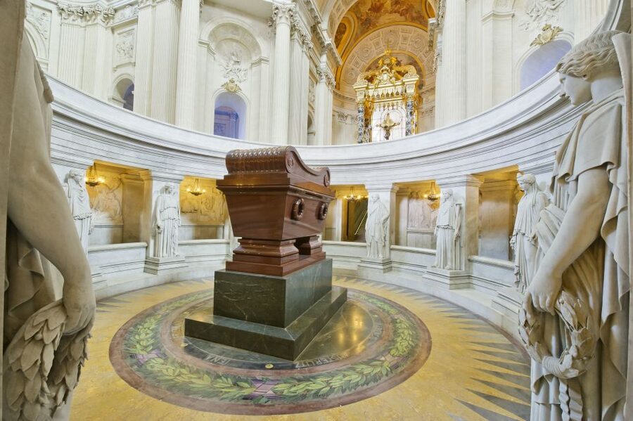 Les Invalides: Napoleon's Tomb & Army Museum Entry - The medieval armor and royal weapons galleries