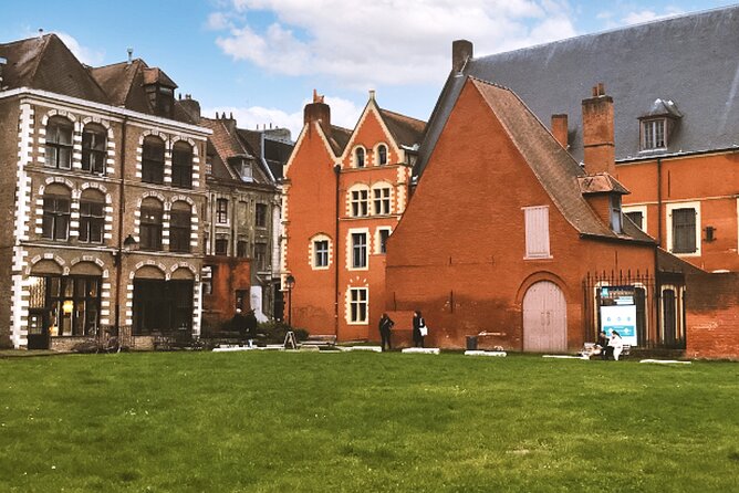 Lille Scavenger Hunt and City Highlights Walking Tour - Îlot Comtesse and the quieter discoveries