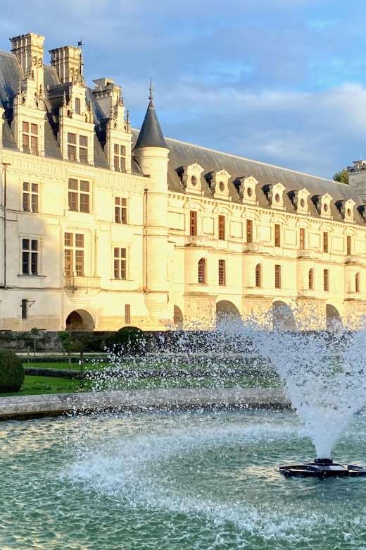 Loire Valley Castles: Chenonceau, Amboise & Da Vinci Trip - Chenonceau and the castle built across a river