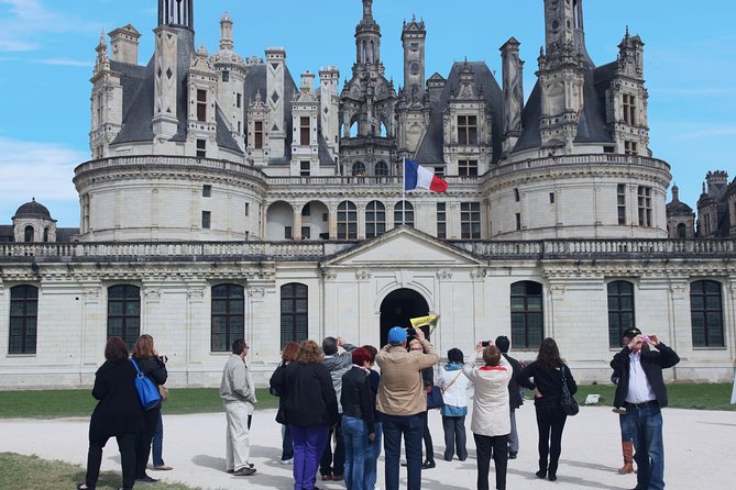 Loire Valley Castles Day Trip from Paris with Complementary Wine - The early ride south from the Paris Catacombs
