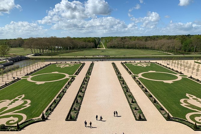 Loire Valley Castles VIP Private Tour: Chambord, Chenonceaux, Amboise - The long road from Paris