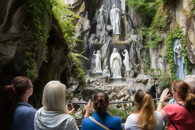Lourdes, Guided Walking Tour in the Sanctuary - Two hours in a place that asks for patience