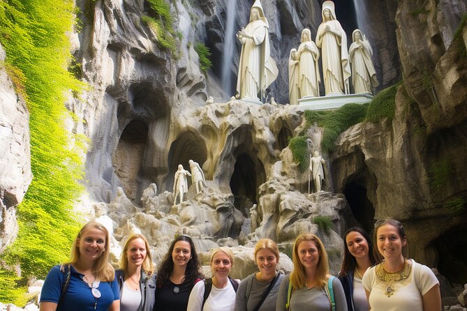 Lourdes, Guided Walking Tour in the Sanctuary - The grotto and Saint Bernadette’s story