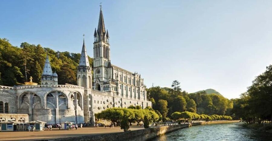 Lourdes: Private Guided Tour in the Sanctuary - Why a guide helps at Lourdes