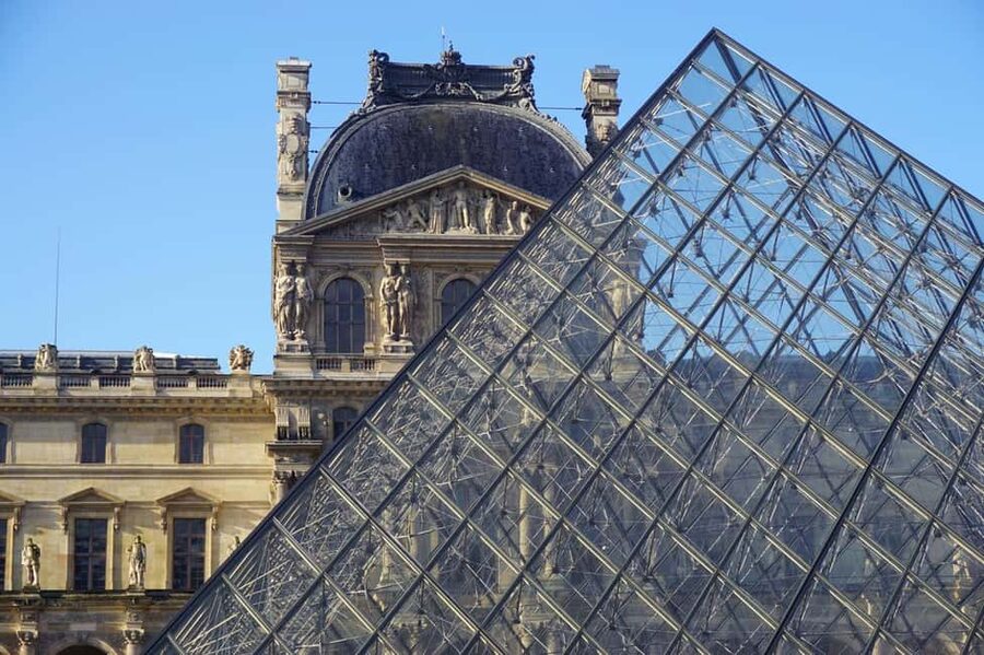 Louvre Guided Treasure Hunt for Families and Kids - How the clue cards keep children moving