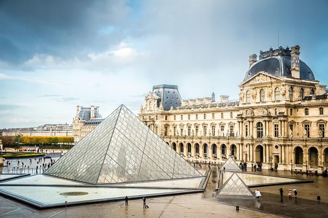 Louvre Museum and Seine River Cruise Tickets by e-mail - Picking up the Louvre ticket in central Paris