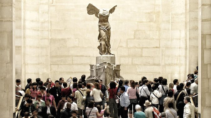 Louvre Museum Guided Tour Options with Timed Entry - The outdoor walk and the Cour Carrée