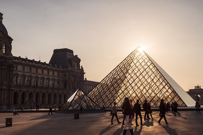 Louvre Museum - Highlights Tour with Mona Lisa - The Mona Lisa, without pretending it is a quiet encounter