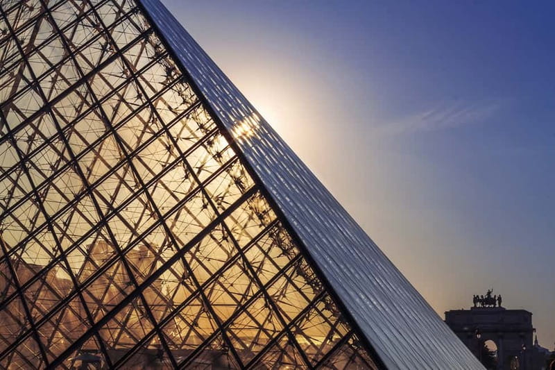 Louvre Museum: Mona Lisa Without the Crowds Last Entry Tour - Starting below the palace