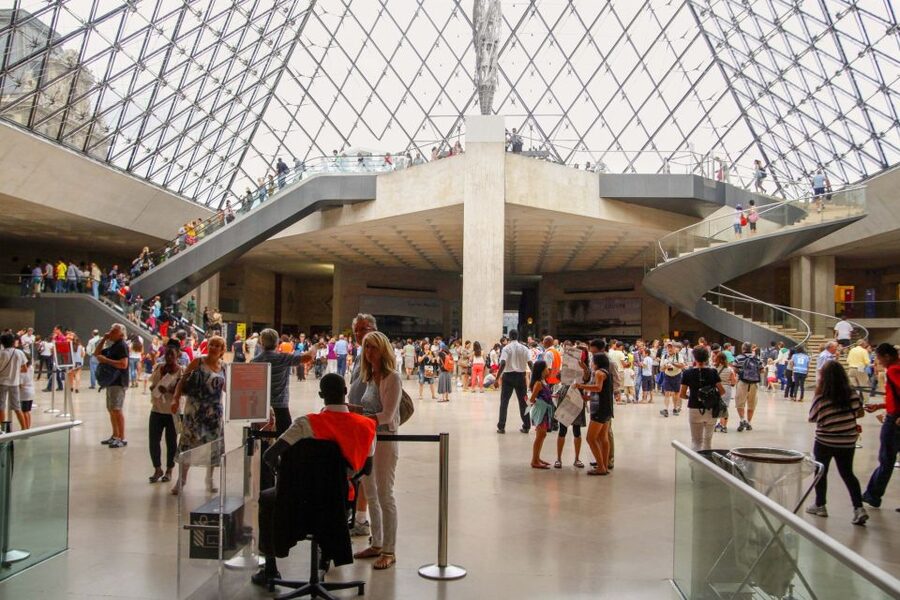 Louvre Museum: Skip-the-Line Guided Tour - Small group or private tour?