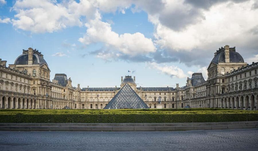 Louvre Museum Timed Entrance Ticket with Audio Guide - Three hours inside a very large museum