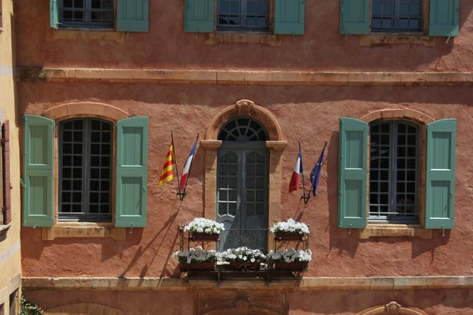 Luberon Market & Villages Day Trip from Aix-en-Provence - Lourmarin, the best food stop for many people