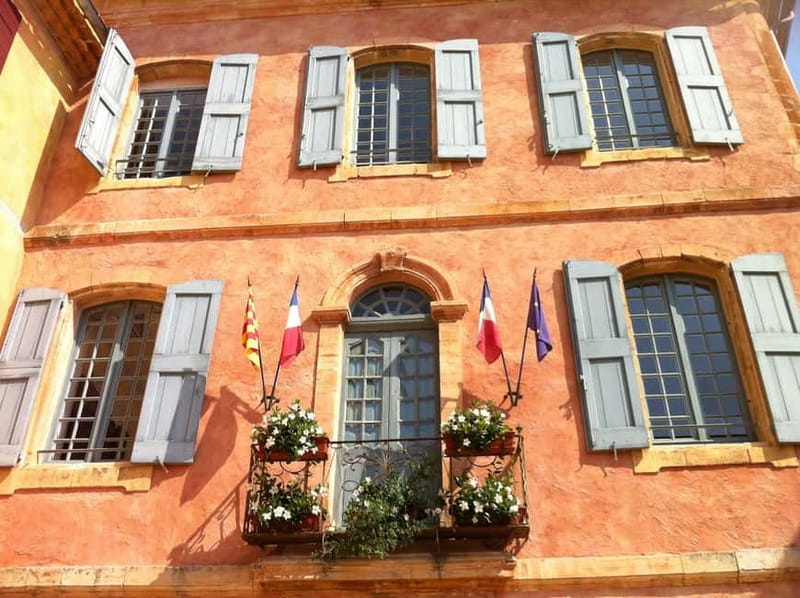 Luberon villages Full-day tour from Aix-en-Provence - Gordes and the postcard view
