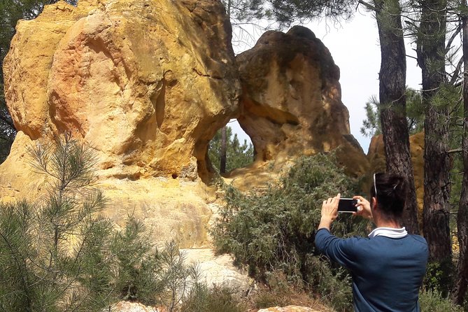 Luberon Villages Small Group Half-Day Trip from Avignon - Who should choose this half-day outing?