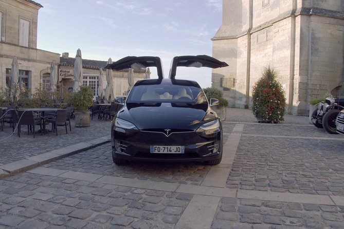 Luxurious full day Bordeaux wine tour in a Tesla - Saint-Émilion and three grands crus classés