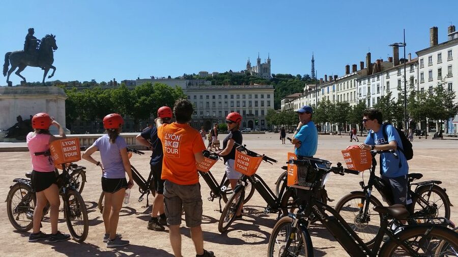 Lyon: 2-Hour Electric Bike Tour with a Local Guide - Who should book this ride