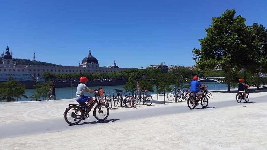 Lyon: 3-Hour Guided E-Bike Tour - What the guides add