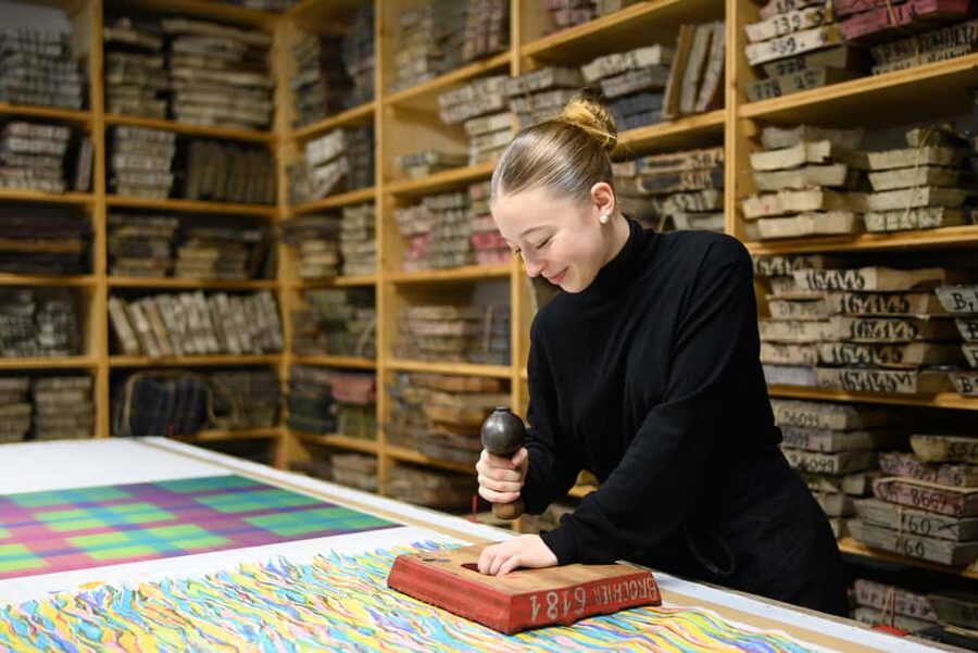 Lyon: Create your own traditional Lyonnais silk square - Finding L’Atelier de soierie at 33 rue Romarin