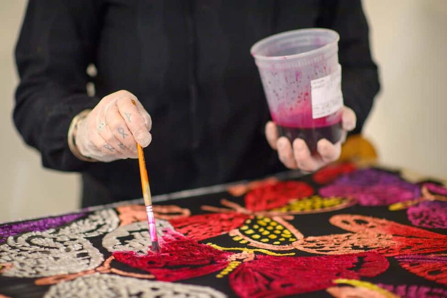 Lyon: Create your own traditional Lyonnais silk square - Is this good for children?