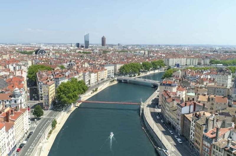 Lyon: Electric Boat Rental Without a License - The first 15 minutes: leaving Confluence