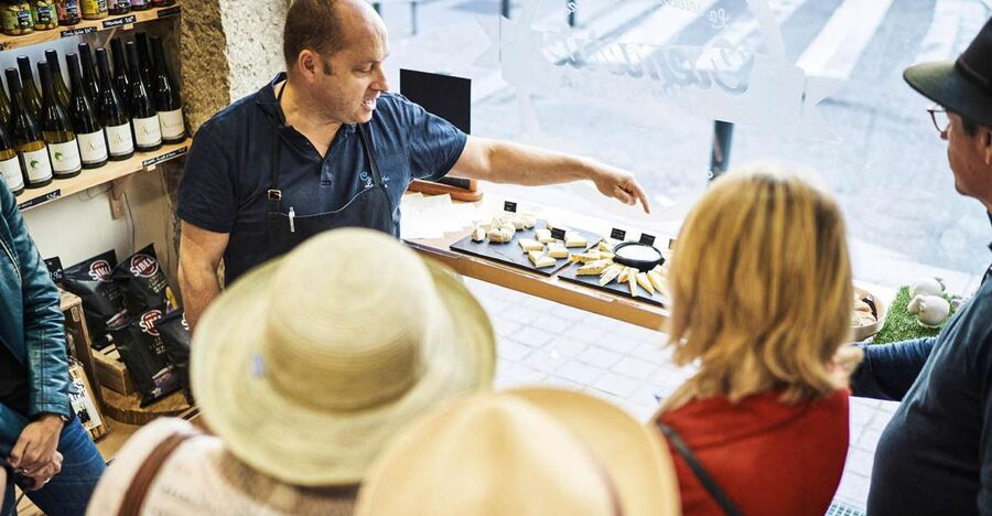 Lyon: Food Walking Tour with a Local Guide - Starting in Vieux Lyon, one bite at a time