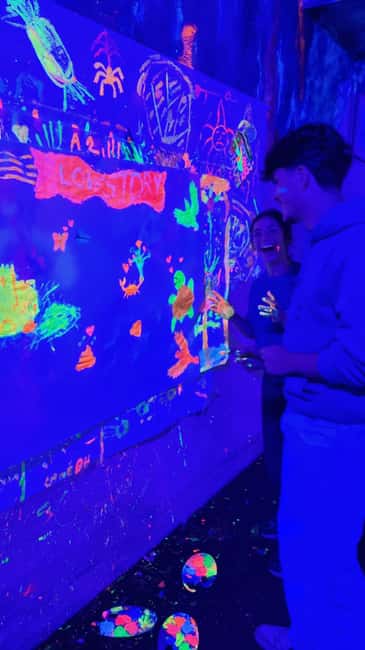 Lyon : Neon painting in an artist's studio - gallery - Choosing between the gallery, a copy, and free painting