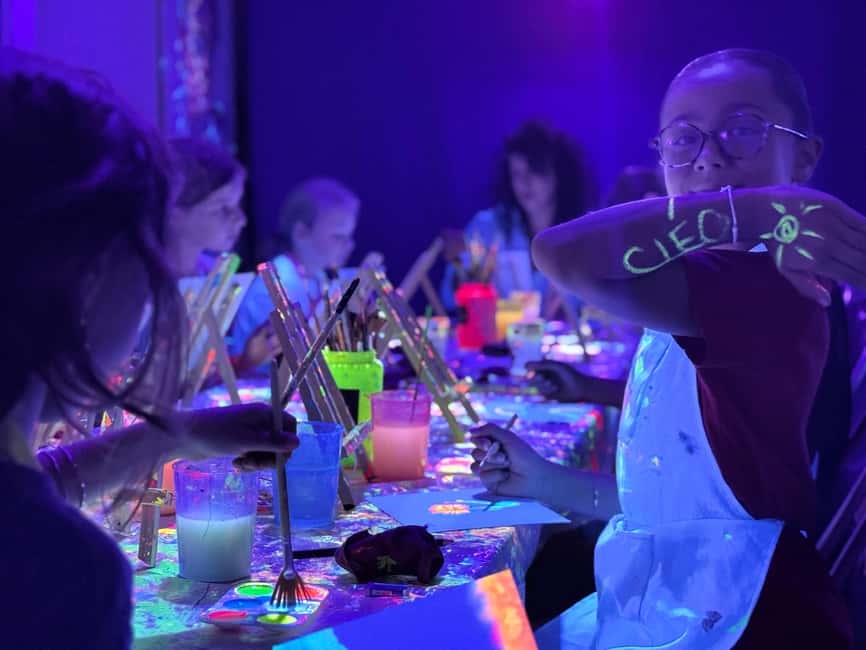 Lyon : Neon painting in an artist's studio - gallery - What the artist guidance actually gives you