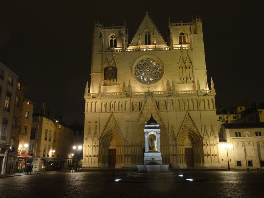Lyon: Old District Private Guided Walking Tour - Juiverie Street and the old quarter’s details