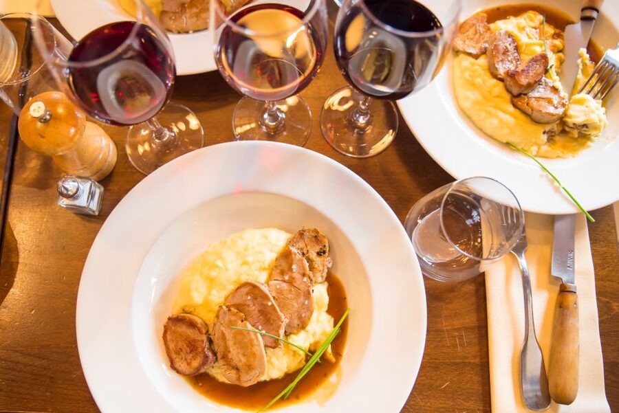 Lyon: Old Town Food Tour - Finding Lyon through its traboules