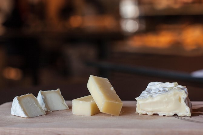Lyon Old Town Food Tour with 6 French Delicacies & Fine Wine - Starting at Temple du Change in Vieux Lyon