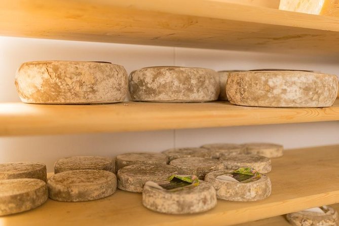 Lyon Old Town Food & Wine Tasting Tour including a Bouchon Lyonnais - The secret passageways of Vieux Lyon
