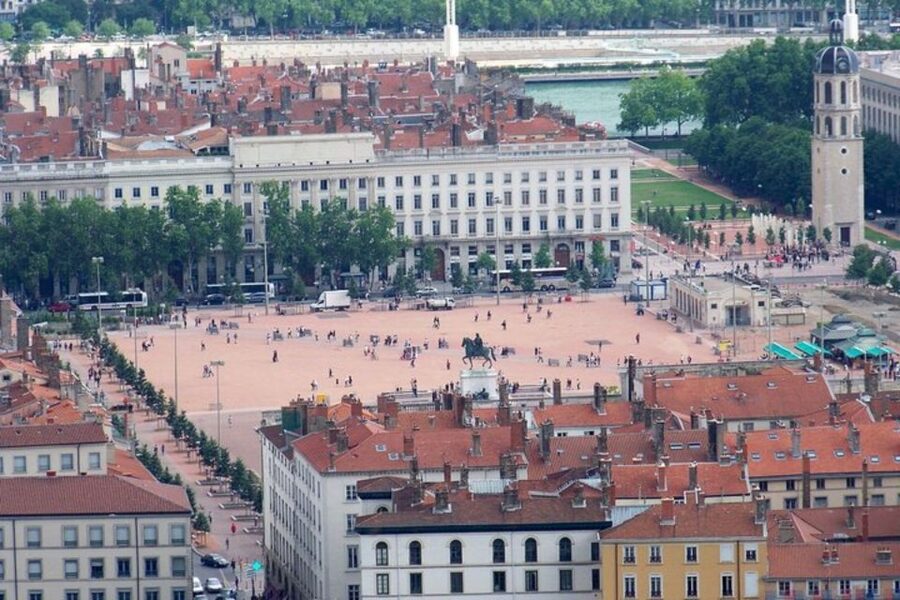 Lyon: Private custom tour with a local guide - Is the walk suitable for your group?