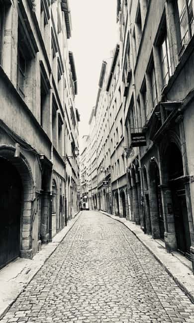 Lyon: Private Walking Tour of "Traboules" in the Old Town - Key points before you book
